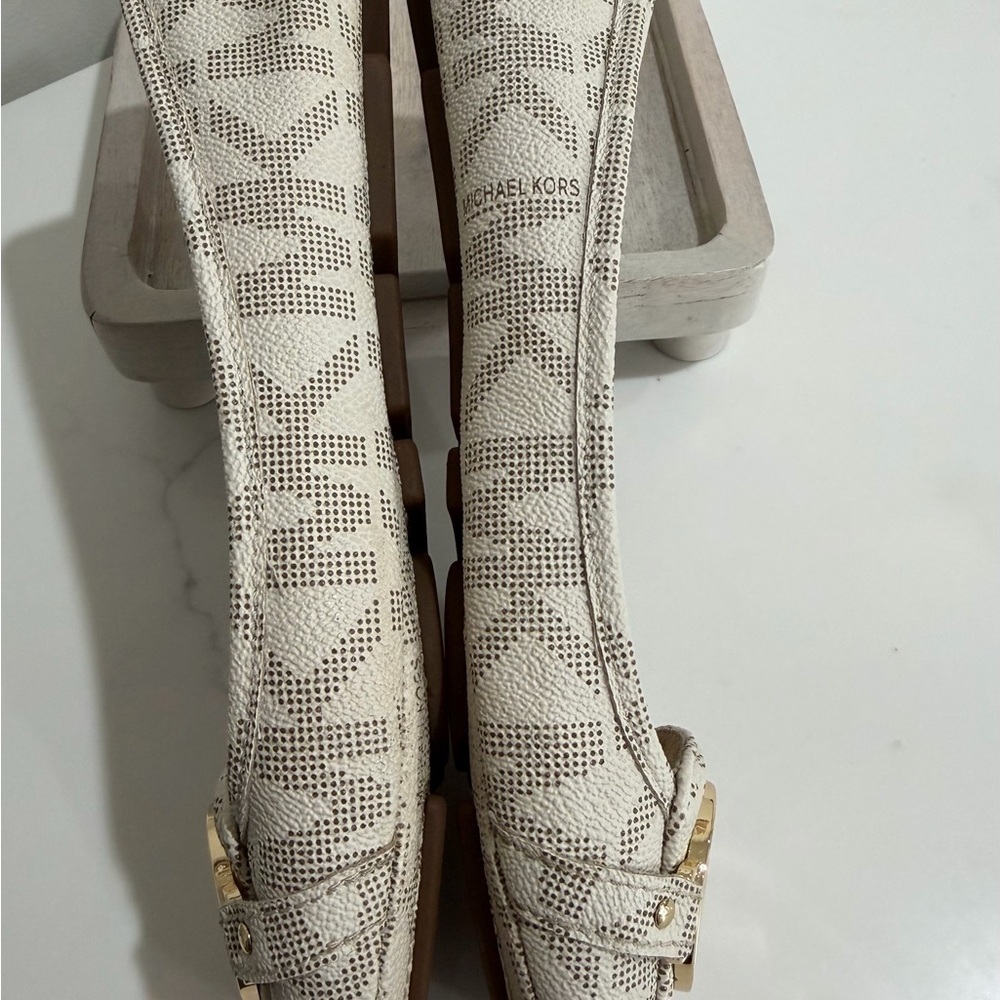 Michael Kors Size9 Cream and Gold Flats - Picture 8 of 9
